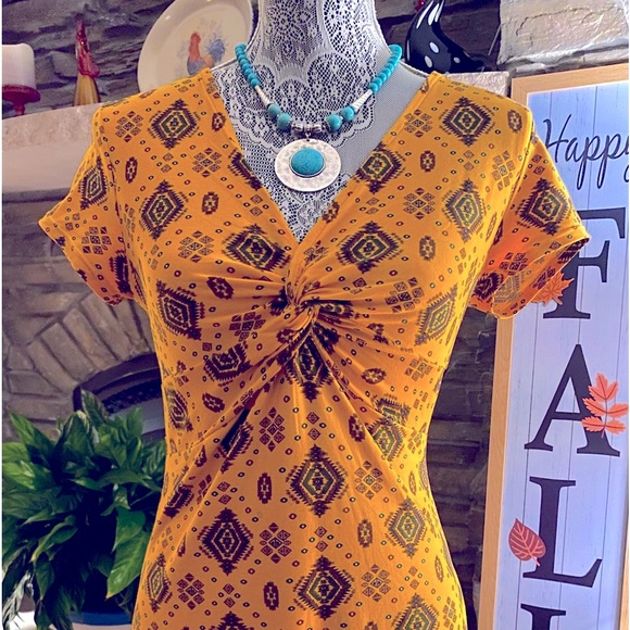 Three No-Boundaries Dress - Picture 3 of 16